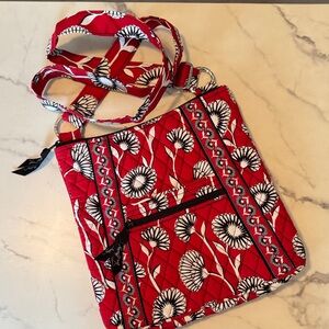 Vera Bradley Deco Daisy Triple Zip Hipster